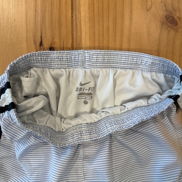 Nike Women's Striped Athletic Shorts - Picture 4 of 4